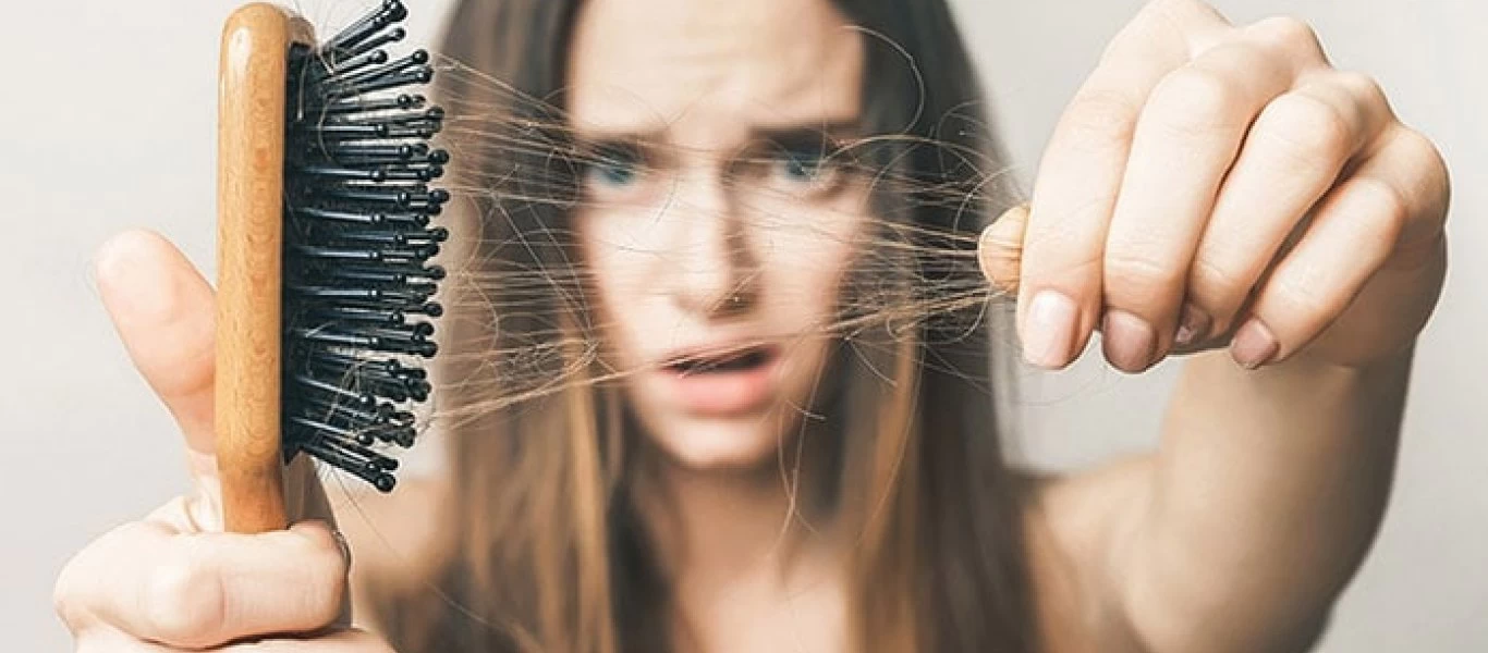 Τριχόπτωση: Που μπορεί να οφείλεται και πως αντιμετωπίζεται;